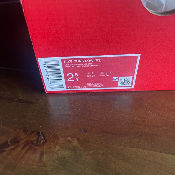 Girls size 2 1/2 light and hot pink Nike dunk lows. - Picture 3 of 4